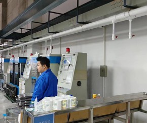 智能卡機(jī)摸具冷卻冷凍機(jī),工業(yè)冷水機(jī),螺桿式冷水機(jī)